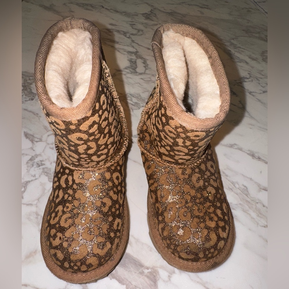 UGG cheetah toddler size 9 gently worn!